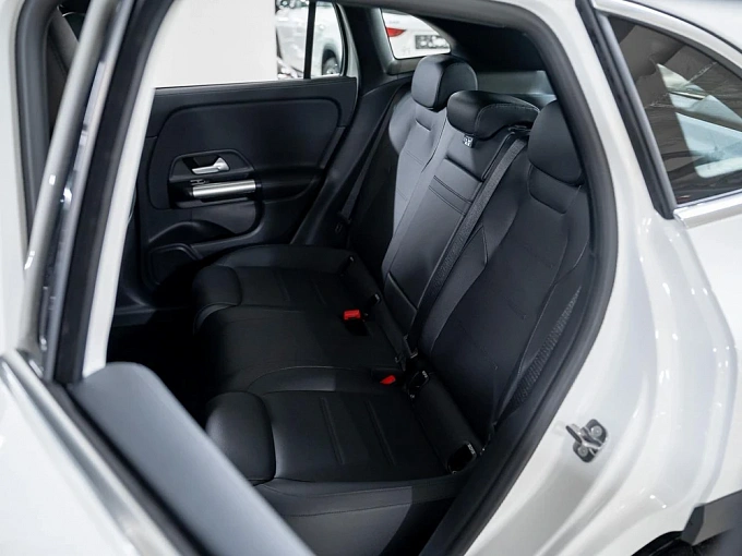 Mercedes-Benz GLA Белый Non metallic фото 10