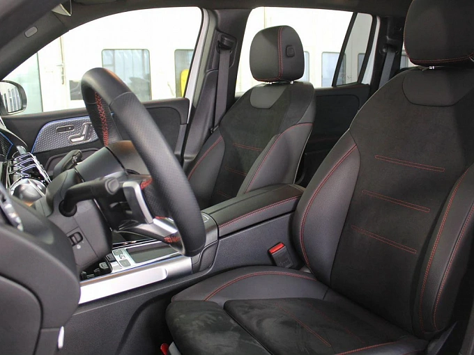 Mercedes-Benz GLB 2024 250 2.0 AMT 4Matic (224 л.с.) фото 12