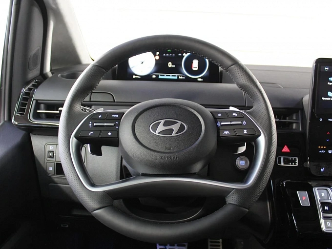 Hyundai Staria Черный Non metallic фото 26