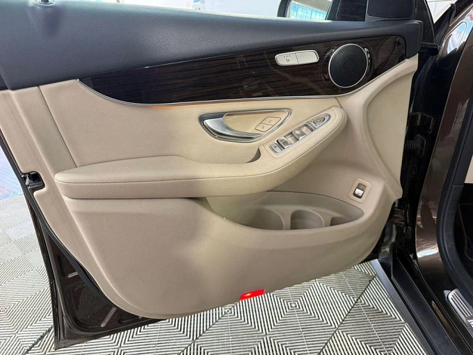 Mercedes-Benz GLC 2016 250 2.0 AT 4Matic (211 л.с.) фото 19