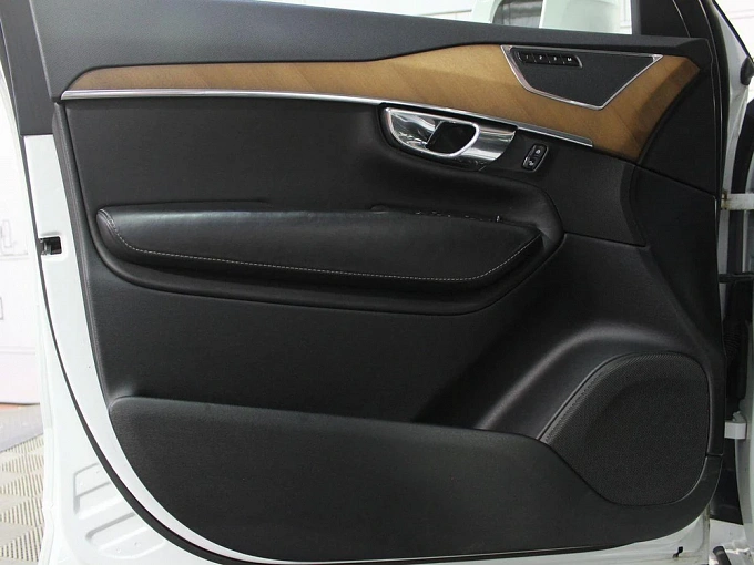Volvo XC90 2016 2.0d AT 4WD (5 мест) (235 л.с.) фото 20