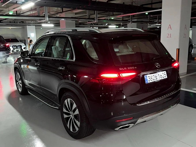 Mercedes-Benz GLE Черный Non metallic фото 2