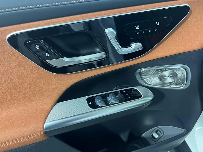 Mercedes-Benz GLC Белый Non metallic фото 27