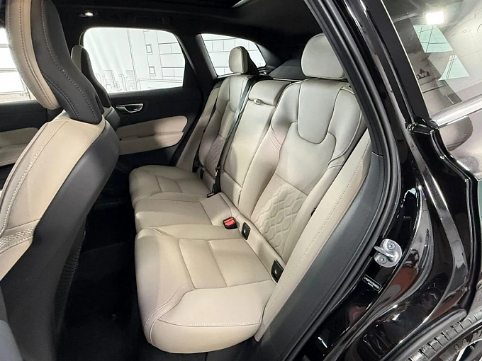 Volvo XC60 Черный Non metallic фото 13