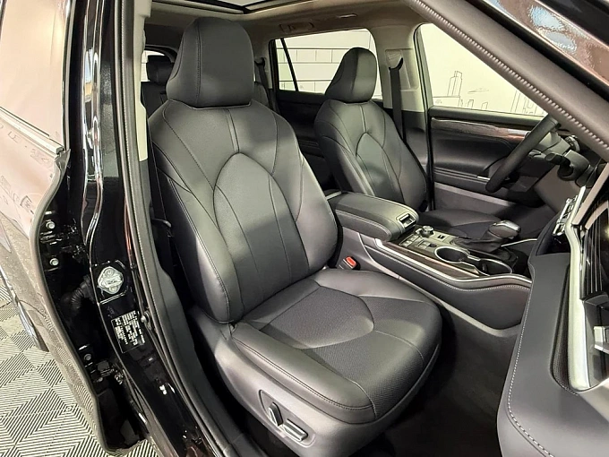Toyota Highlander Черный Non metallic фото 14