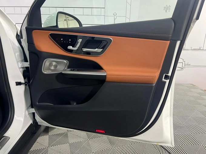 Mercedes-Benz GLC Белый Non metallic фото 25