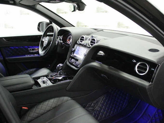 Bentley Bentayga 2017 6.0 AT 4WD (608 л.с.) фото 11