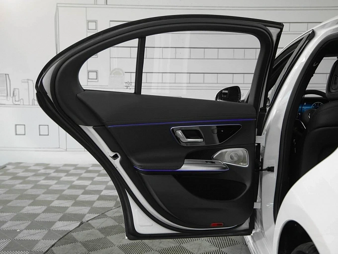 Mercedes-Benz E-Класс Белый Non metallic фото 28