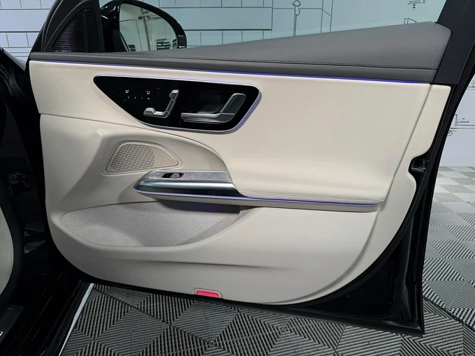 Mercedes-Benz E-Класс Черный Non metallic фото 24