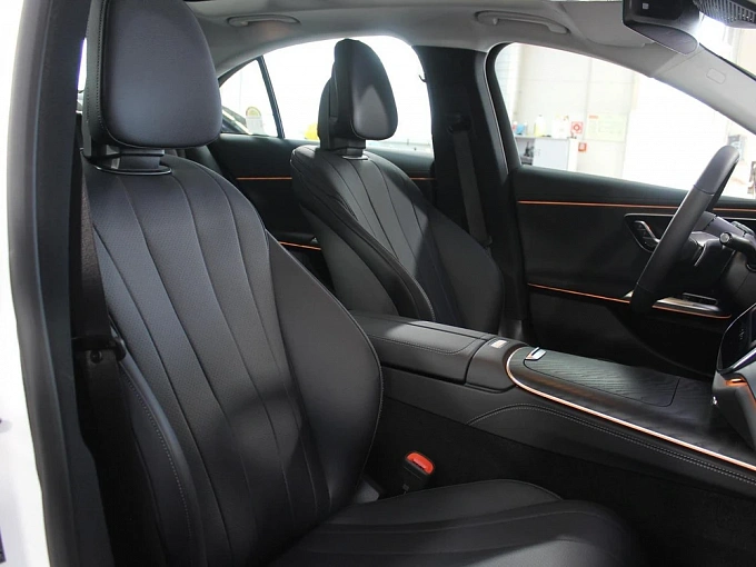 Mercedes-Benz E-Класс Белый Non metallic фото 24