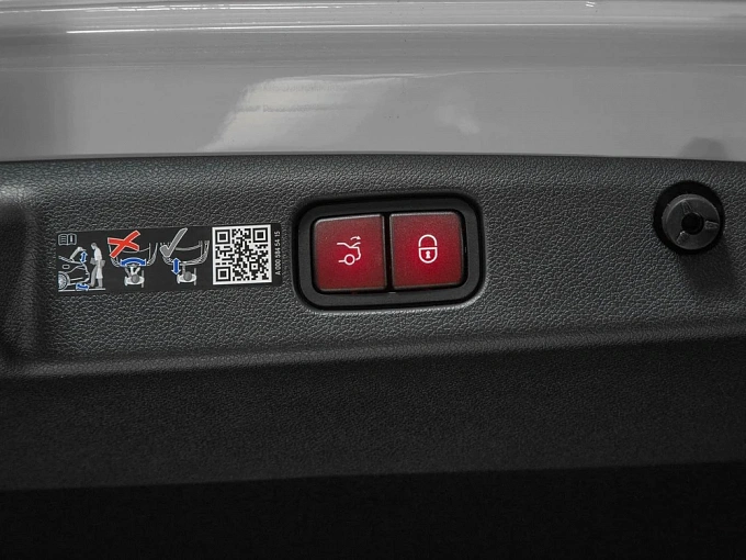 Mercedes-Benz E-Класс Белый Non metallic фото 17