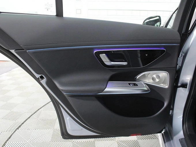 Mercedes-Benz E-Класс Серый Non metallic фото 32