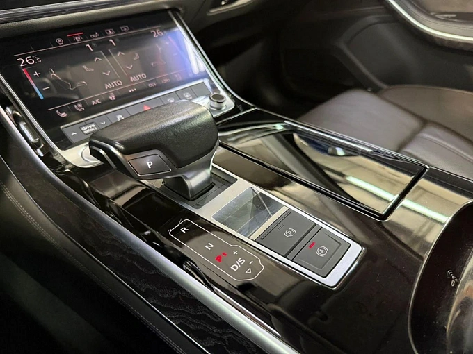 Audi A8 2018 3.0 AT 4WD (340 л.с.) фото 24