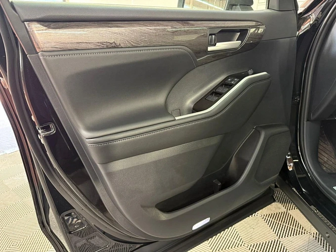 Toyota Highlander Черный Non metallic фото 24