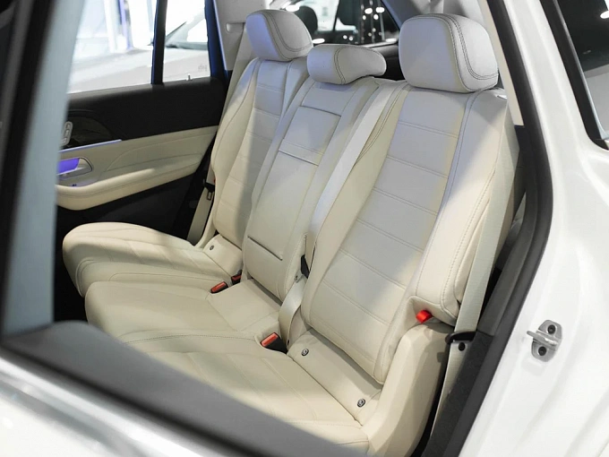 Mercedes-Benz GLS Белый Non metallic фото 8