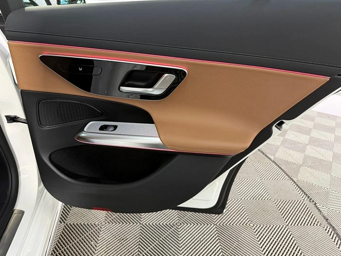Mercedes-Benz E-Класс Белый Non metallic фото 28