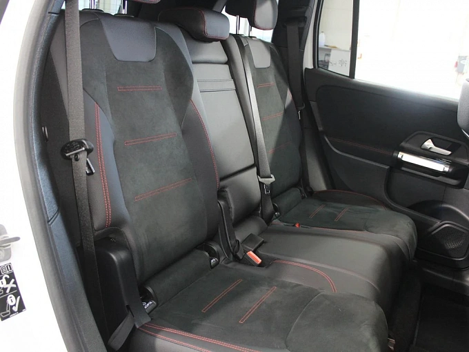 Mercedes-Benz GLB Белый Non metallic фото 17