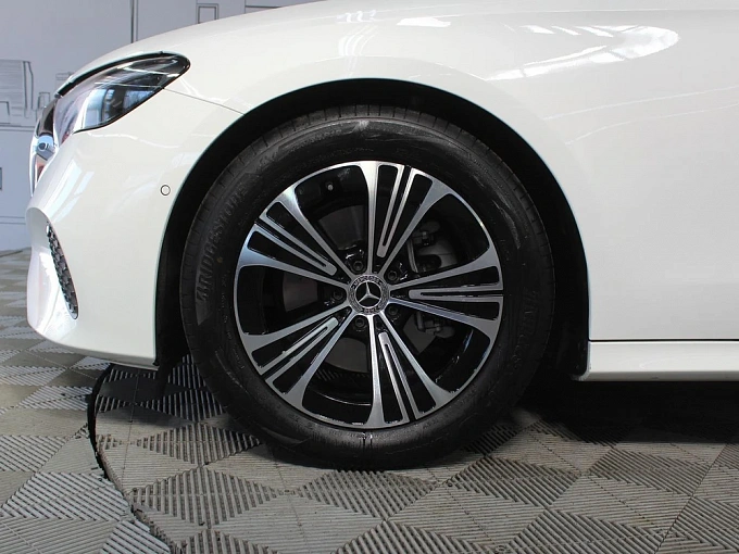 Mercedes-Benz E-Класс Белый Non metallic фото 13