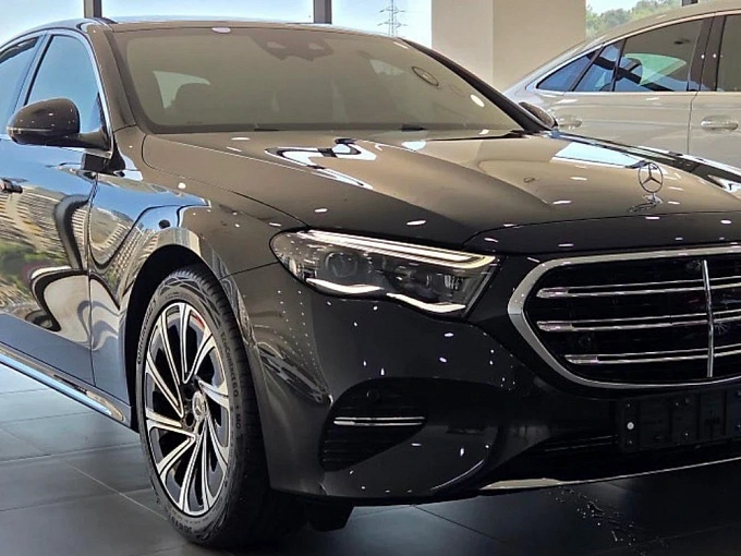 Mercedes-Benz E-Класс Черный Non metallic фото 7