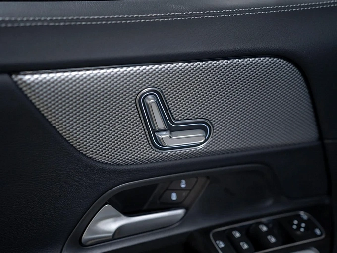 Mercedes-Benz GLA Белый Non metallic фото 13