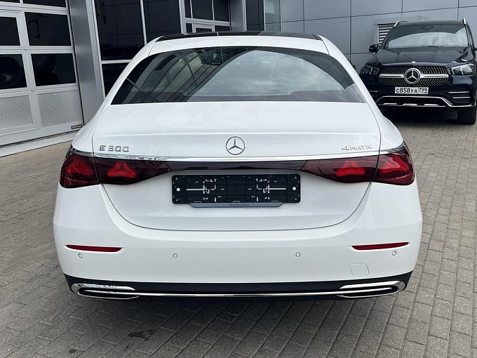 Mercedes-Benz E-Класс Белый Non metallic фото 5