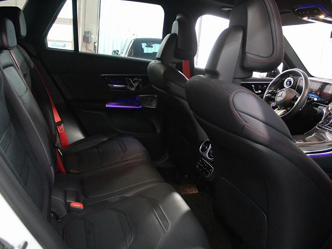 Mercedes-Benz GLC AMG 2024 2.0 AT 4WD (421 л.с.) фото 15