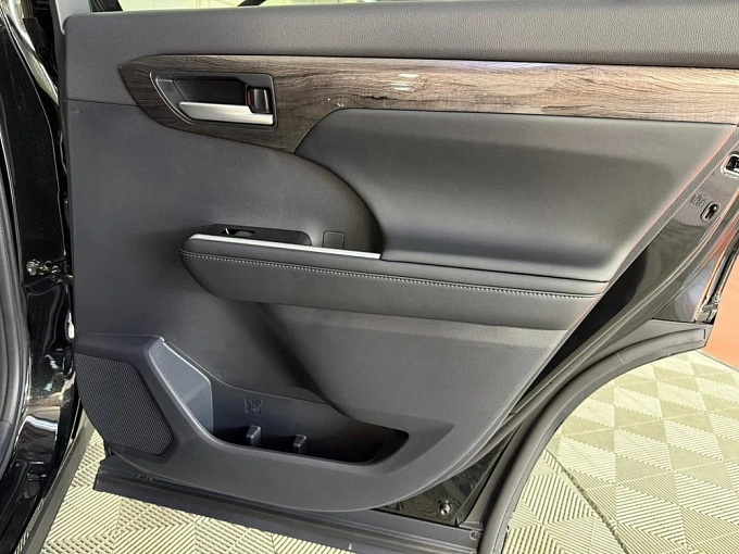 Toyota Highlander Черный Non metallic фото 33