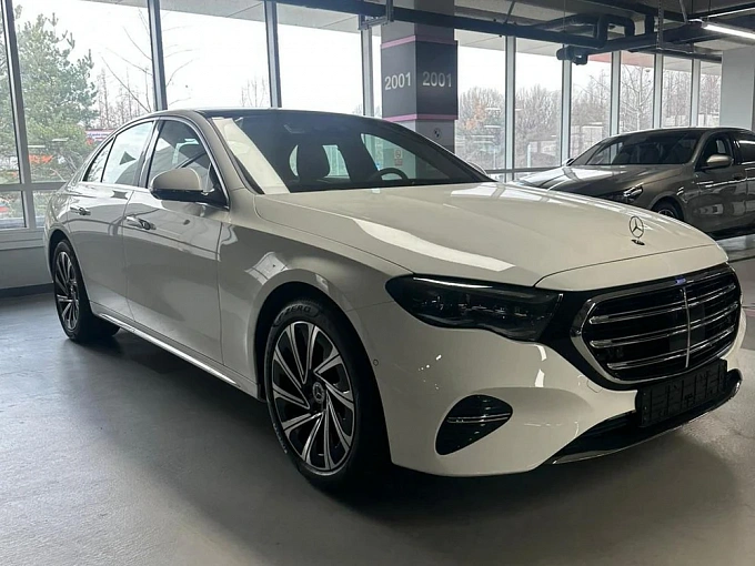 Mercedes-Benz E-Класс Белый Non metallic фото 2
