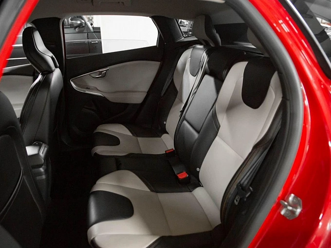 Volvo V40 2017 1.5 AT (152 л.с.) фото 9