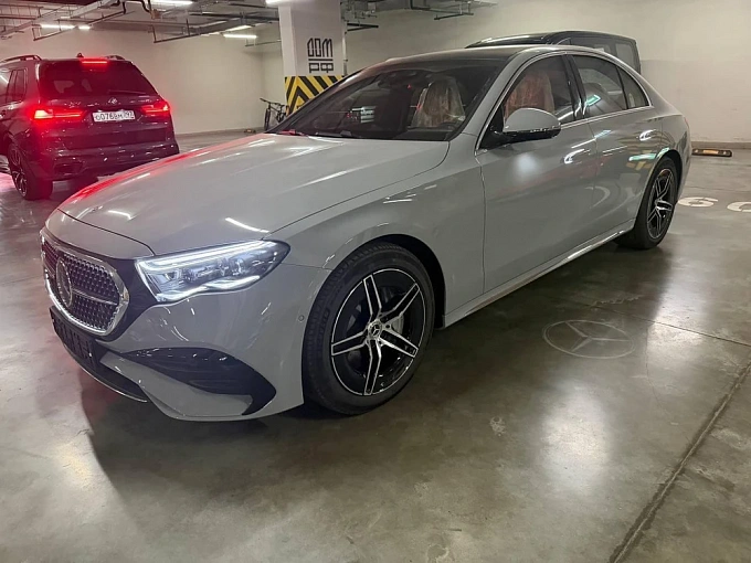 Mercedes-Benz E-Класс Серый Non metallic фото 3