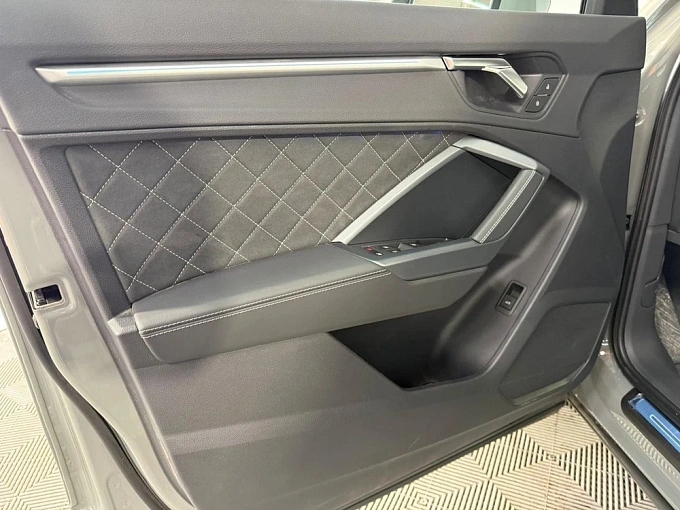 Audi Q3 Серый Non metallic фото 28