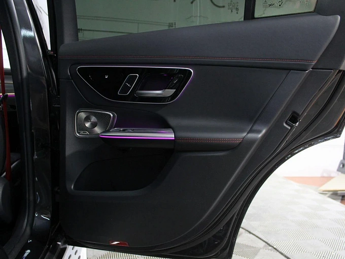 Mercedes-Benz GLC AMG 2024 2.0 AT 4WD (421 л.с.) фото 29