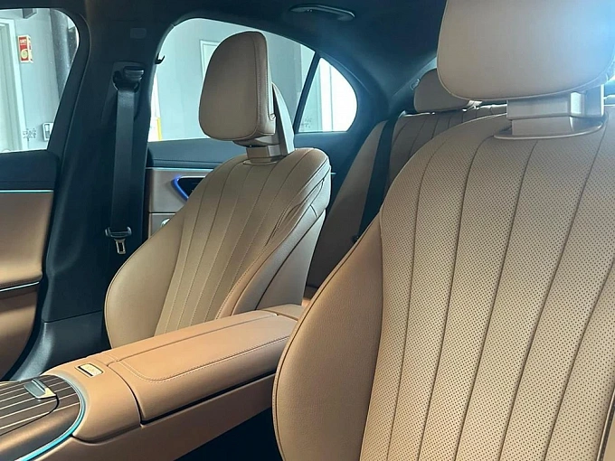 Mercedes-Benz E-Класс Белый Non metallic фото 5
