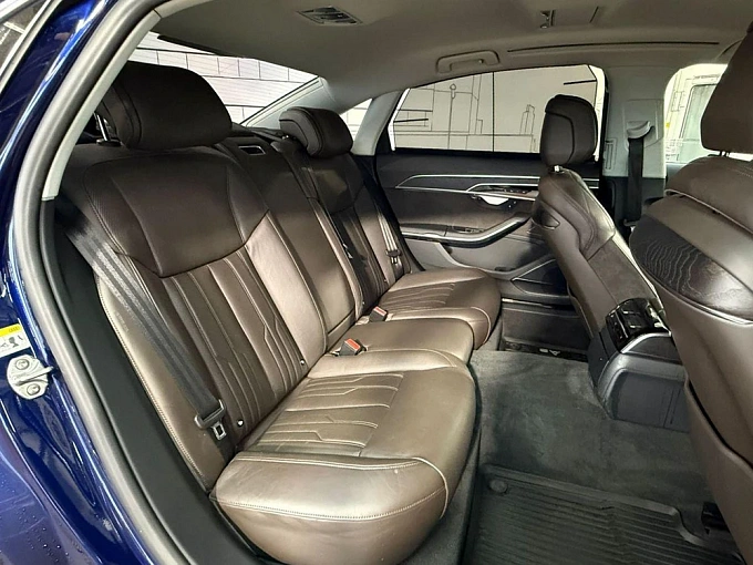 Audi A8 2018 3.0 AT 4WD (340 л.с.) фото 19
