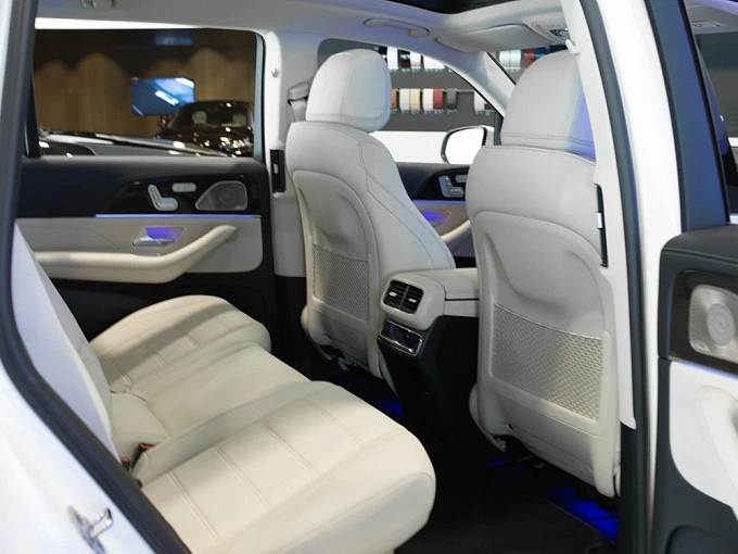 Mercedes-Benz GLS Белый Non metallic фото 7