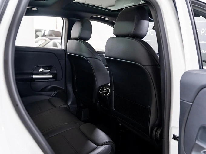Mercedes-Benz GLA Белый Non metallic фото 9