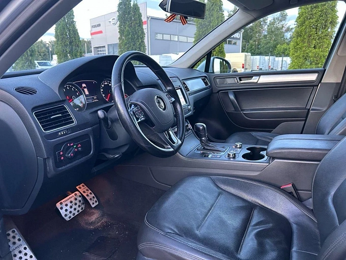 Volkswagen Touareg 2013 3.6 AT 4WD (249 л.с.) фото 8