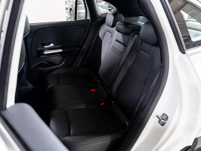 Mercedes-Benz GLA Белый Non metallic фото 10