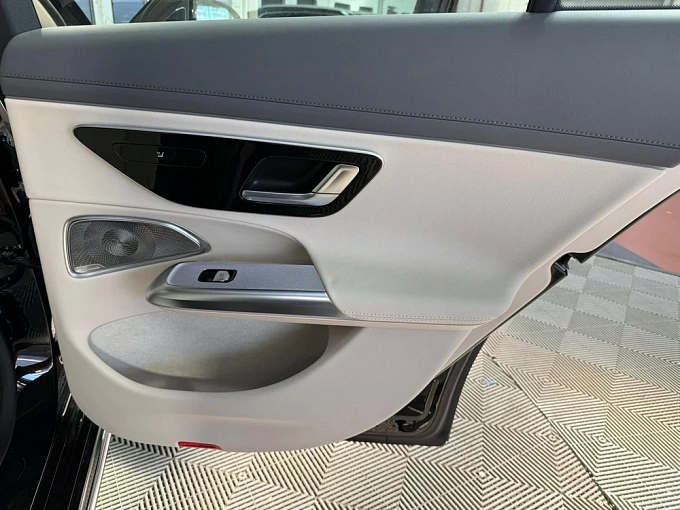 Mercedes-Benz E-Класс Черный Non metallic фото 29