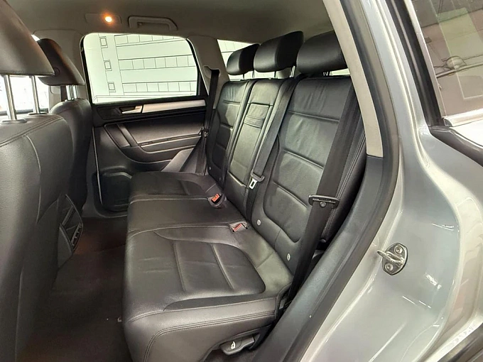 Volkswagen Touareg 2013 3.6 AT 4WD (249 л.с.) фото 14