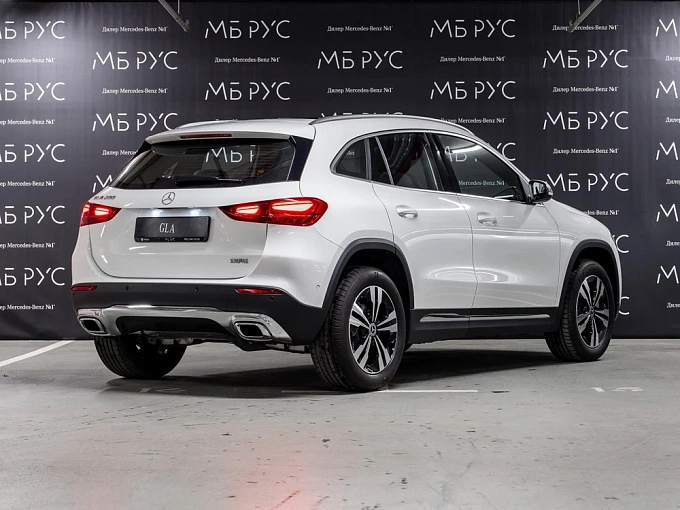 Mercedes-Benz GLA Белый Non metallic фото 3
