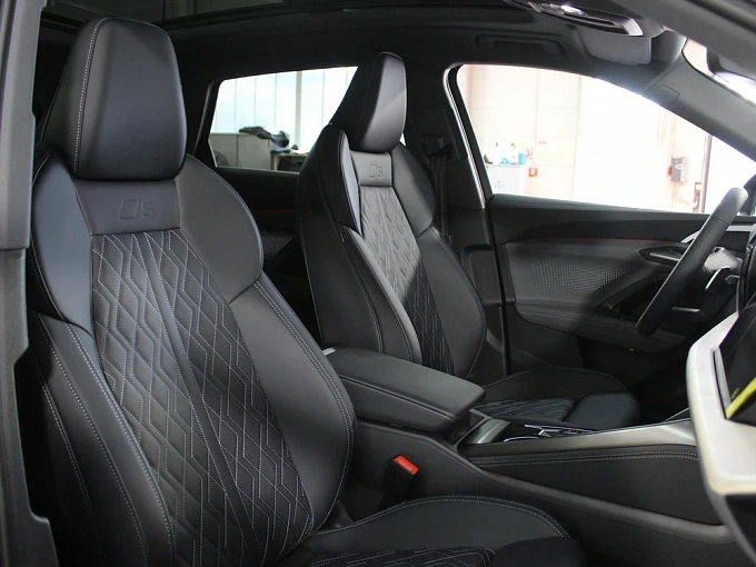 Audi Q5 Черный Non metallic фото 13