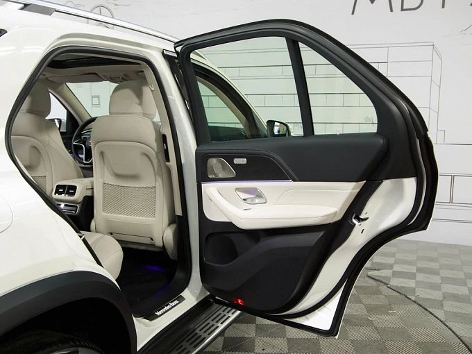 Mercedes-Benz GLE Белый Non metallic фото 37