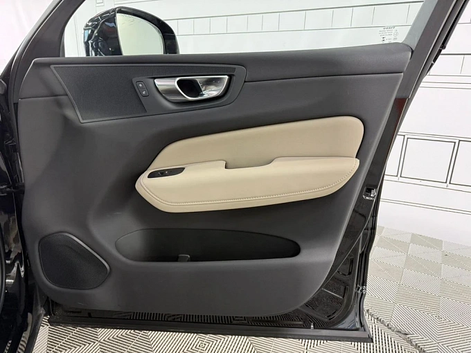 Volvo XC60 Черный Non metallic фото 28