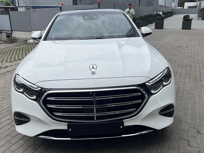 Mercedes-Benz E-Класс Белый Non metallic фото 1