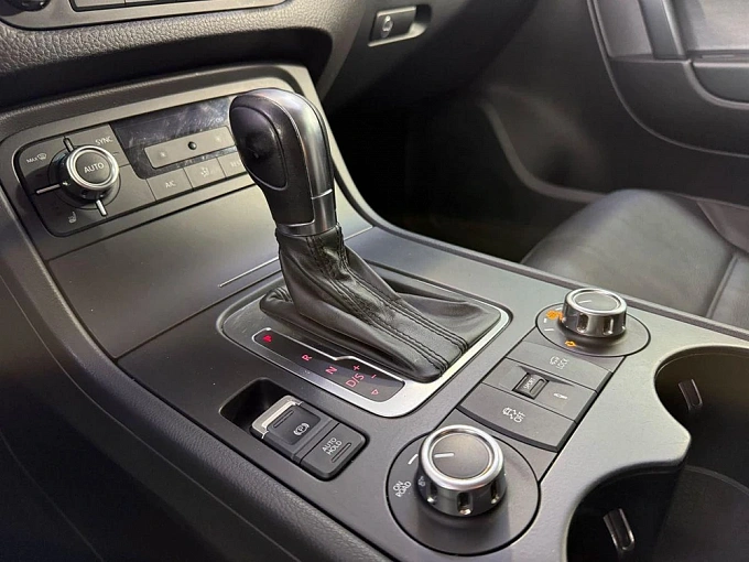 Volkswagen Touareg 2013 3.6 AT 4WD (249 л.с.) фото 23