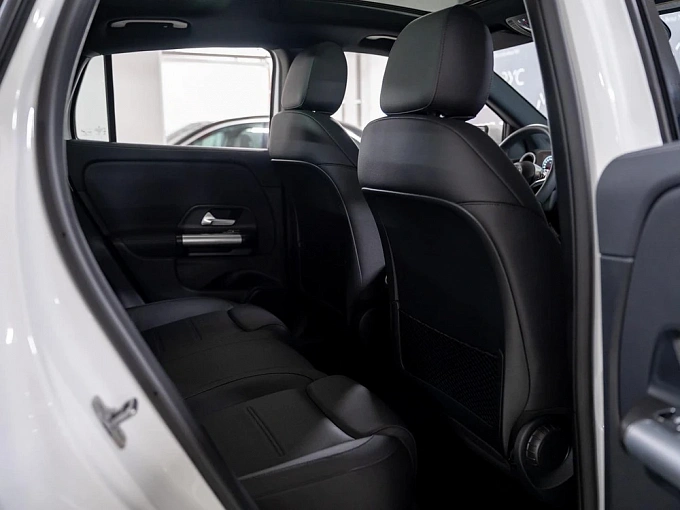 Mercedes-Benz GLA Белый Non metallic фото 10