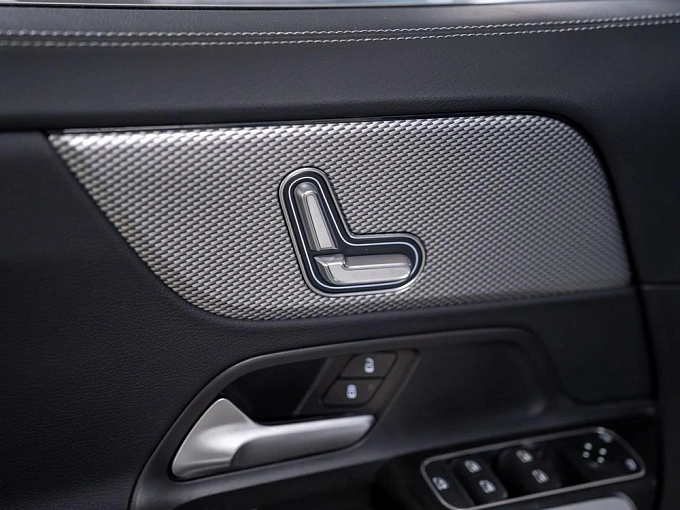 Mercedes-Benz GLA Белый Non metallic фото 13