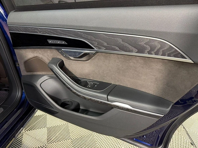 Audi A8 2018 3.0 AT 4WD (340 л.с.) фото 28