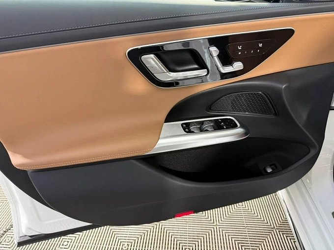Mercedes-Benz E-Класс Белый Non metallic фото 14
